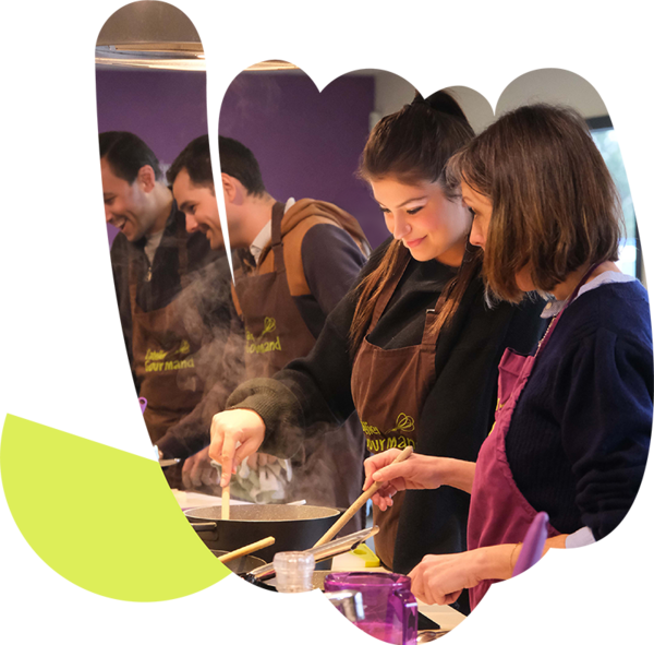 Équipe en atelier de cuisine team building à Saint-Denis Paris Nord